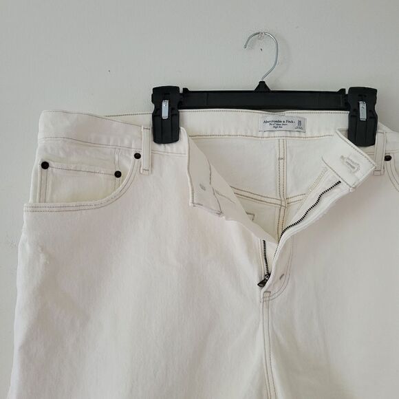 Abercrombie & Fitch 4" High Rise Mom Short White Raw Hem 36/22 - Picture 5 of 9